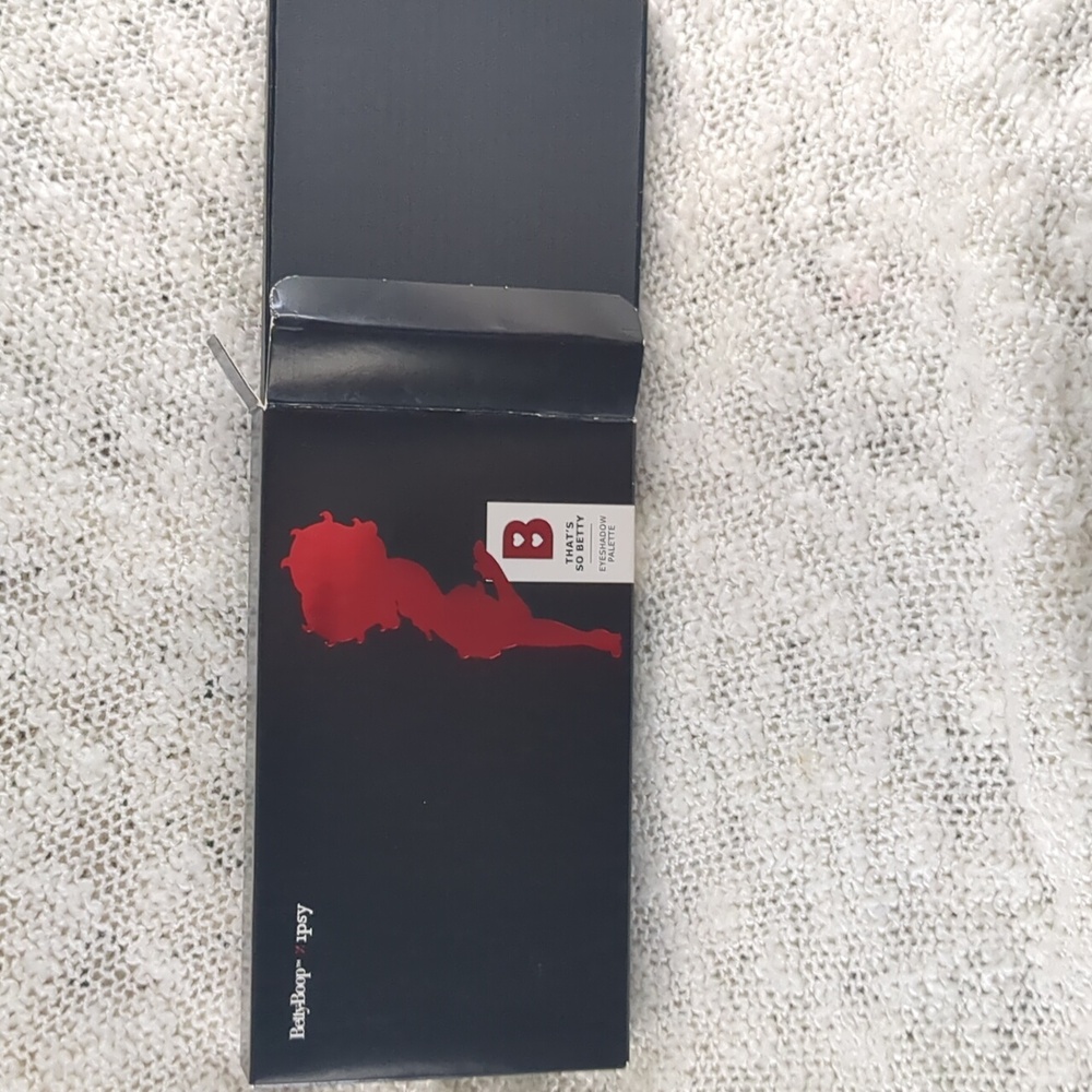 BETTY BOOP x ipsy That's So Betty Eyeshadow Palette, 12g/0.42oz - Picture 11 of 15
